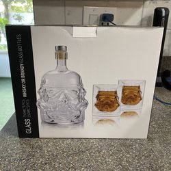 New Star Wars Liquor Decanter With Glasses 