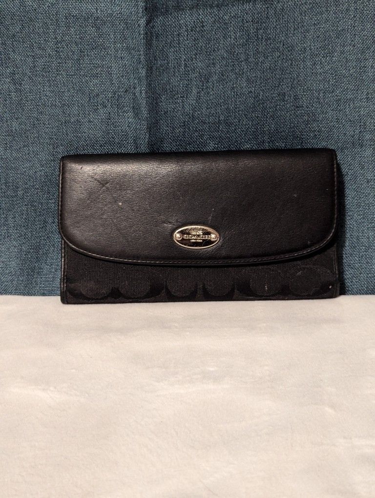 Coach Pebbled Leather Envelope Wallet Black - Used