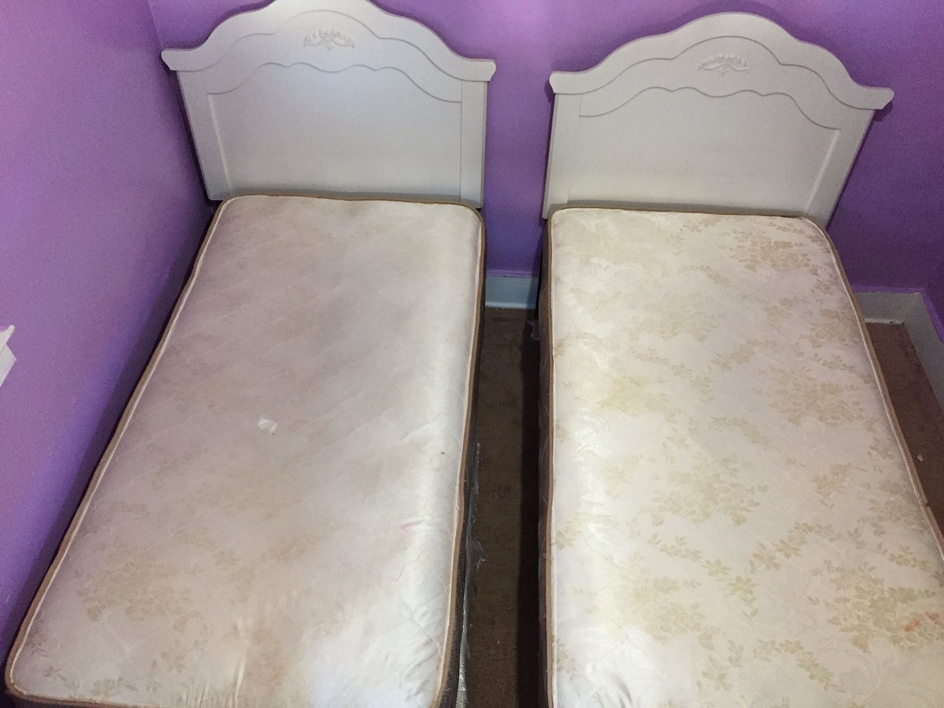 TWO TWIN BEDS NEW