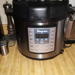 Insta Pot By Magic Chef.  Got Two Them And This Has Been Used Once Has Several Functions Air Fryerpresdure Cooker And More  