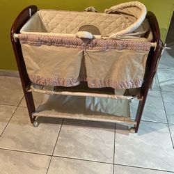 Bassinet & Changing Station 2 In One 