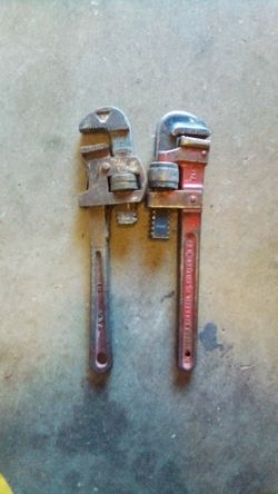 Pipe wrenches