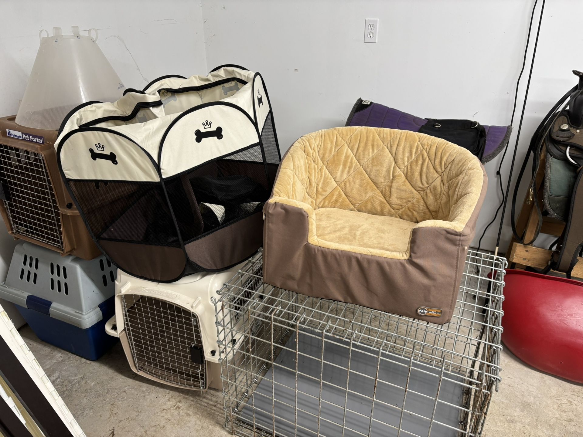 Dog Kennels and Other Supplied