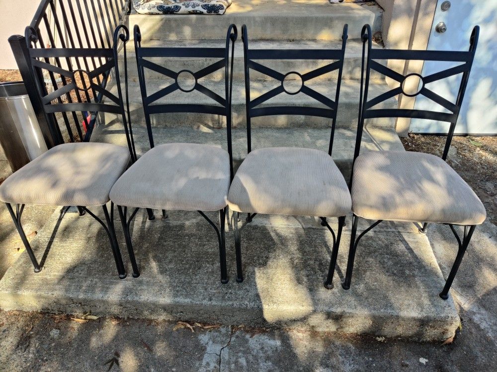 Set Of 4 wrought iron Chairs