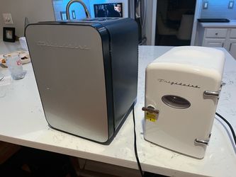 Mini refrigerators by Frigidaire pet free smoke free