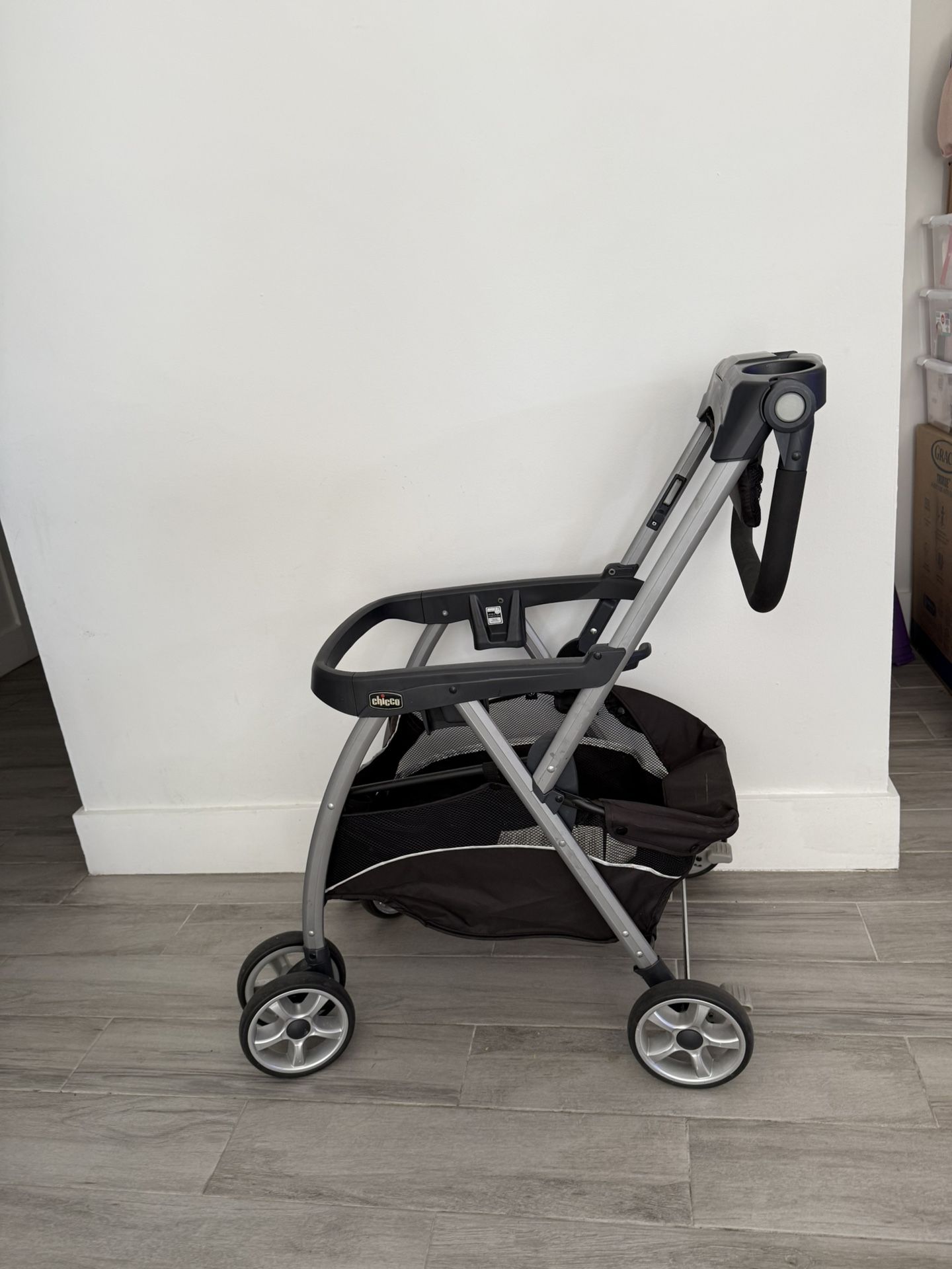 stokke xplory bassinet X Carry Cot, Ruby Red - Detachable Cot for Xplory X Stroller - Soft Interior Lining & Breathable Mattress 11.19.107.7 COLOR:BEIGE Winter Testing the AGV Features Height adjustable to