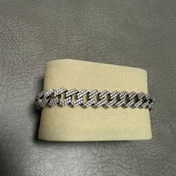 Bracelet 100% Silver.  Cubic zirconia. 