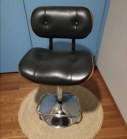 Mid-Century Modern Adjustable Swivel Bar Stool – Black Tufted Vinyl & Walnut Bentwood