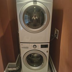 LG Stackable Washer And Gas Dryer 