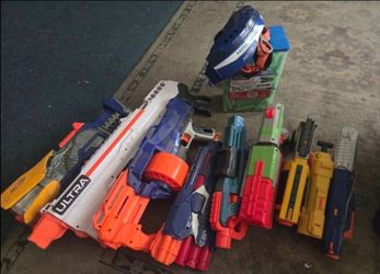 9 Nerf gun lot and darts +