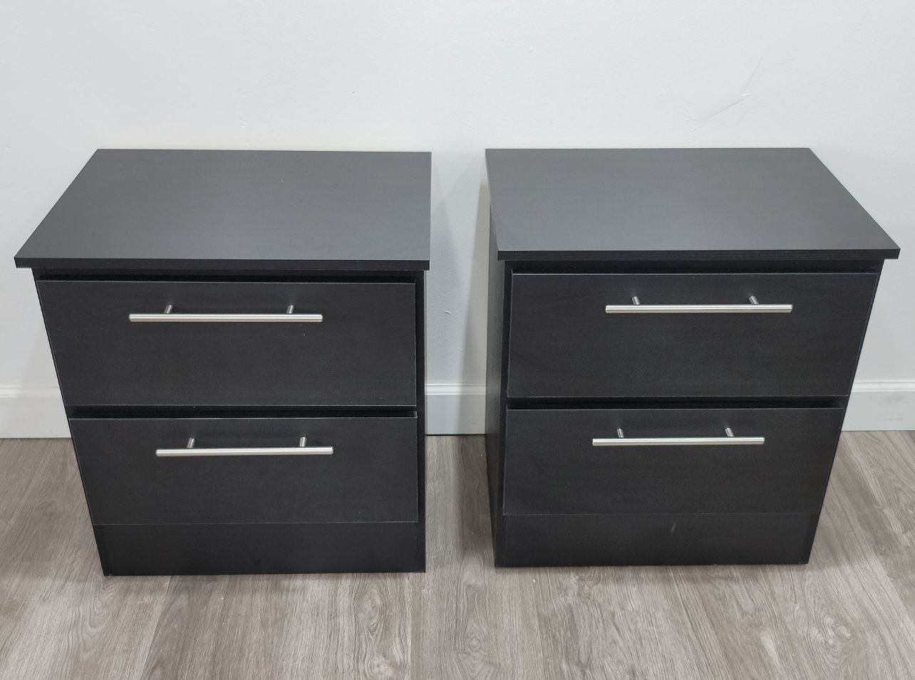 Two Nightstands - Dos Mesitas De Noche
