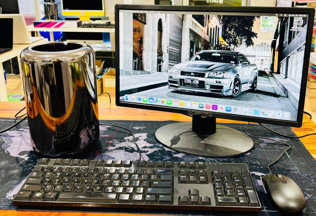 APPLE MAC PRO 3GHz 8-CORE Xeon E5 64GB RAM 256GB FirePro D500 Graphics