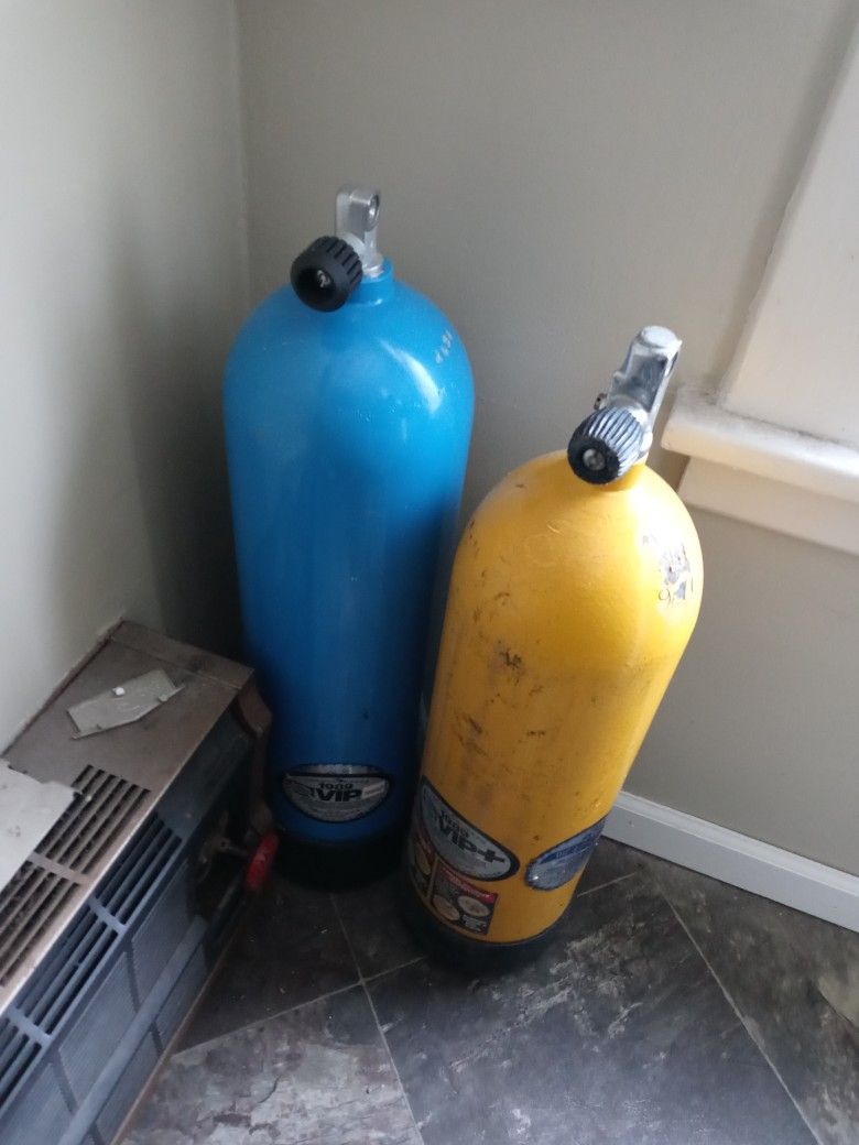 Scuba tanks