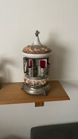 vintage Reuge Capodimonte porcelain musical carousel, often advertised as a cigarette or lipstick holder
