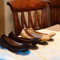 Banana Republic (2) Leather Pair Flats Size 8M, Excellent Condition 1 For $30 Or 2 For $50