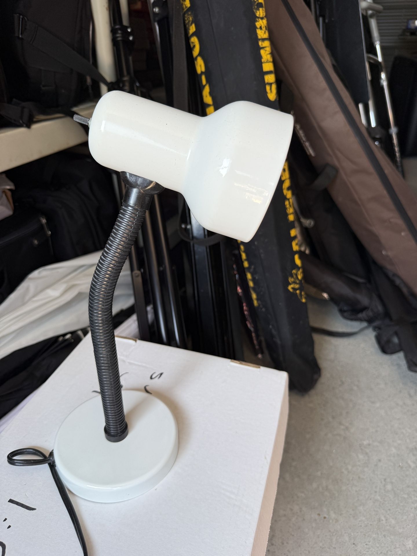Desk lamp