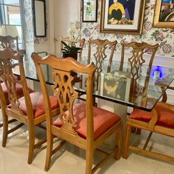 8 Dining Chairs  Chippendale Style Like New 