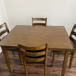 Dinging Table With 4 Chairs 