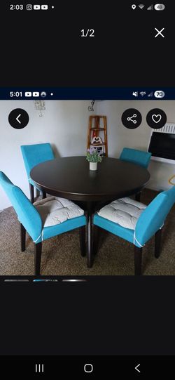 Round Dining Table with 4 Chairs