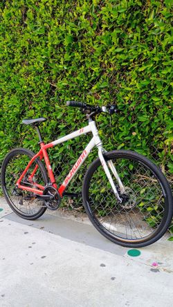 $139 Large Schwinn Hybrid Bike - Ready to ride / Disc Brakes