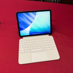 iPad (10th Genaration) 64GB w/ Magic Keyboard Folio