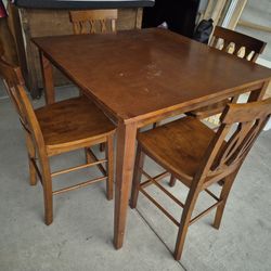 Dining Table With 4 Chairs In Good Condition, Please See All The Pictures For Details 