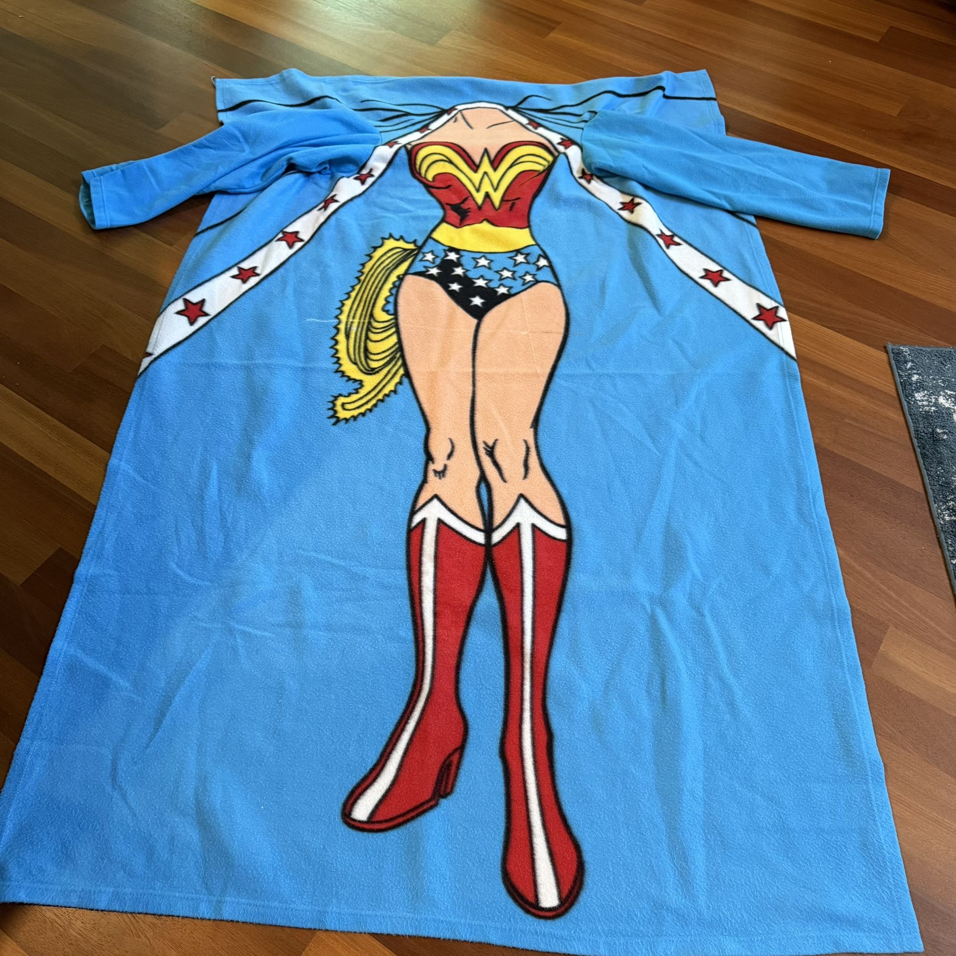 Wonder Woman Wearable Fleece Blanket Teen Adult Cozy Soft Robe Snuggie Blue Red