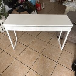 White lacquer desk 