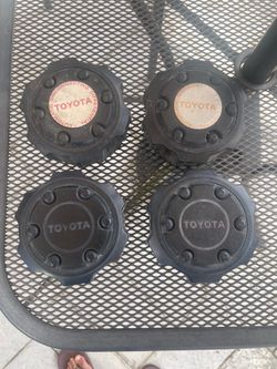 Early 4runner and Land Cruiser center caps