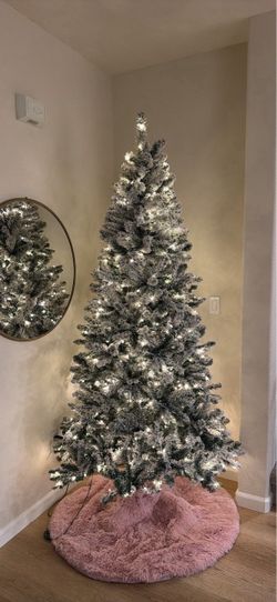 Pre lit flocked Christmas tree 7.5ft