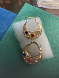 Earrings 