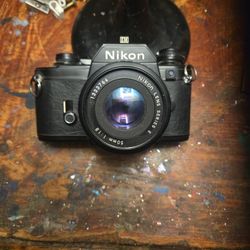 NIKON 35 mm Camera 