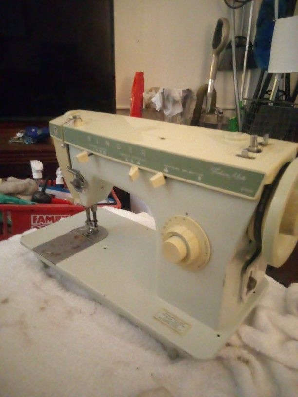 Singer Sewing Machine