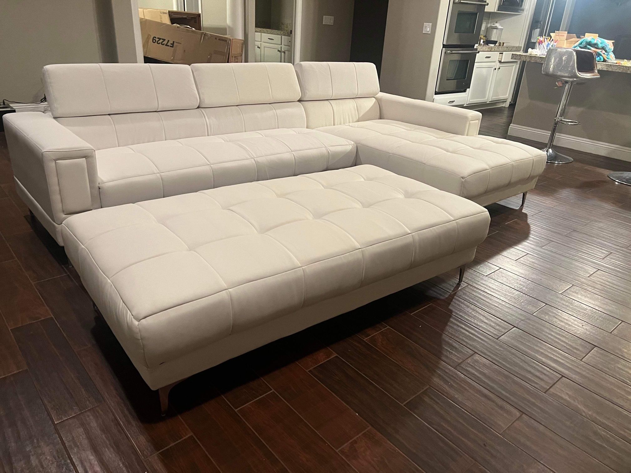 New Sectional Couch w/Cocktail Ottoman! Free Delivery 🚚! Financing Available!