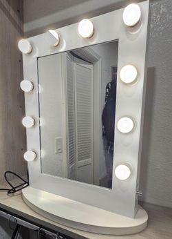 Hollywood Vanity Mirror with Lights