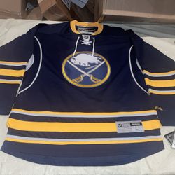 Nwt Buffalo Sabres jersey Reebok NHL Vintage Navy Blue Vintage 2016 Model Swords