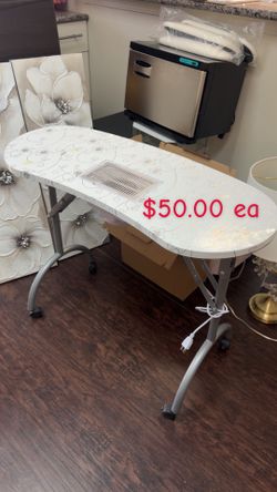 Portable manicure table