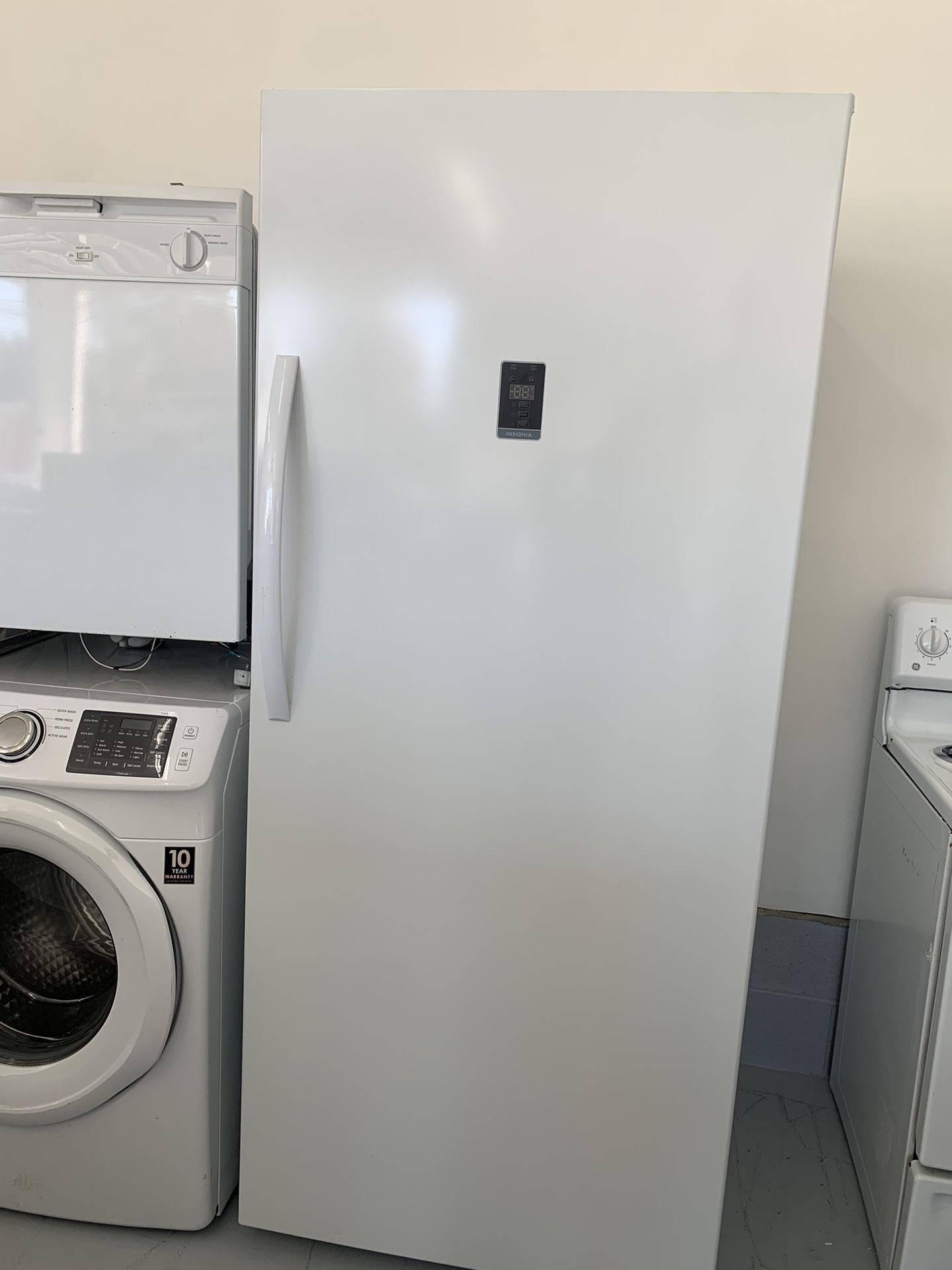 COOLER AND REFRIGERATOR