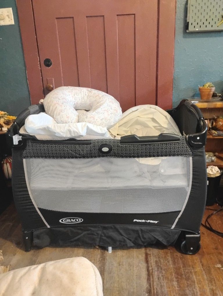 Graco Pack 'n Play Playard Snuggle Suite LX Playpen Infant Baby Toddler