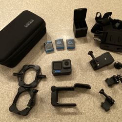 GoPro 10 w/accessories Kit