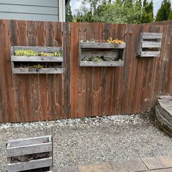 PENDING Pickup -Free Fence Planters