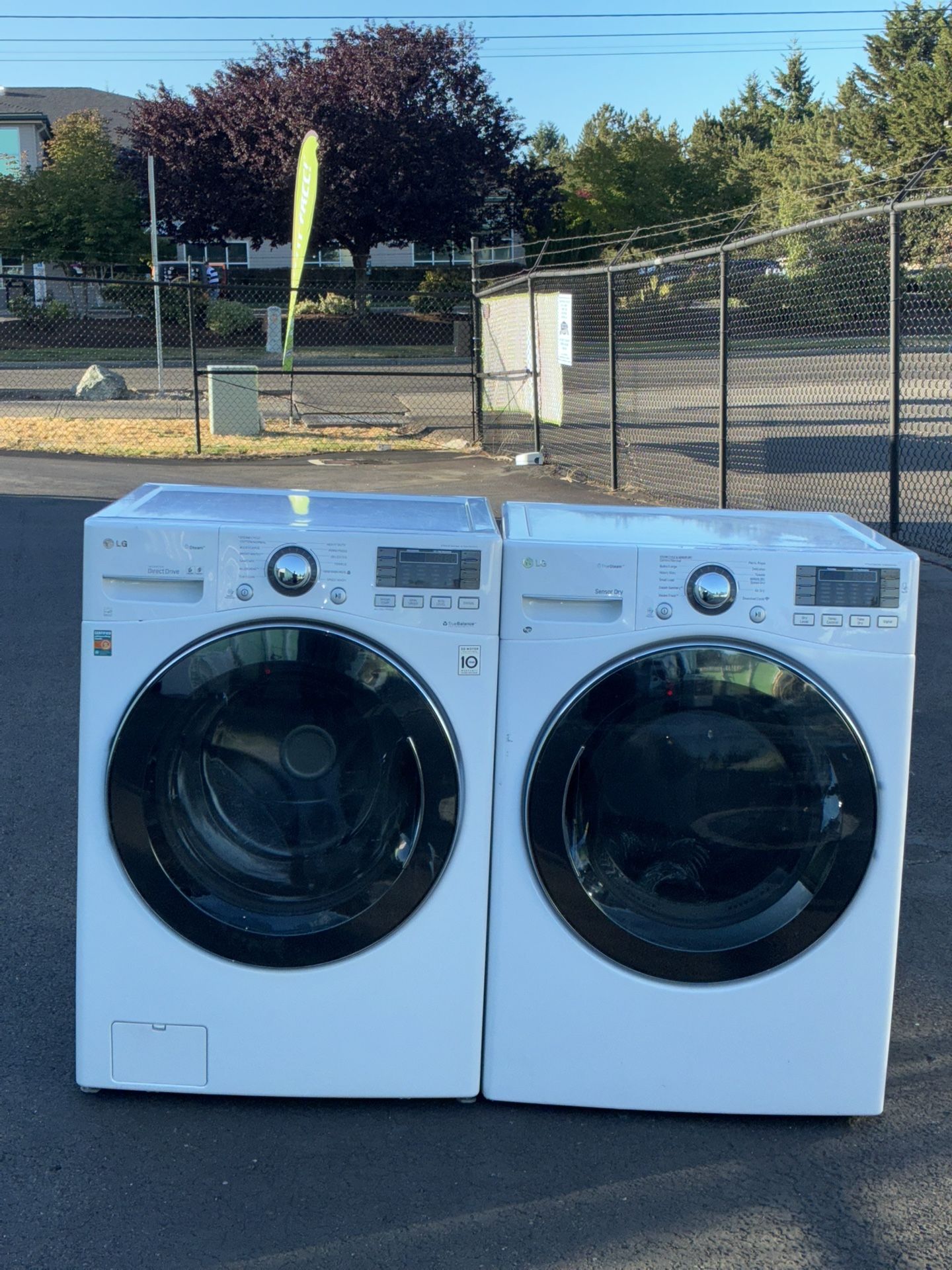 LG TOP LOAD WASHER AND ELECTRIC DRYER. WORKS PERFECT. 30 DAYS WARRANTY.
