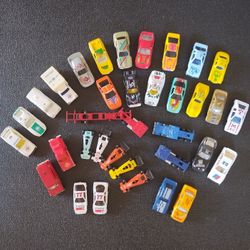 (34) DIECAST VEHICLES SIMILAR TO HOT WHEELS CARS (no name brand) $20/lot