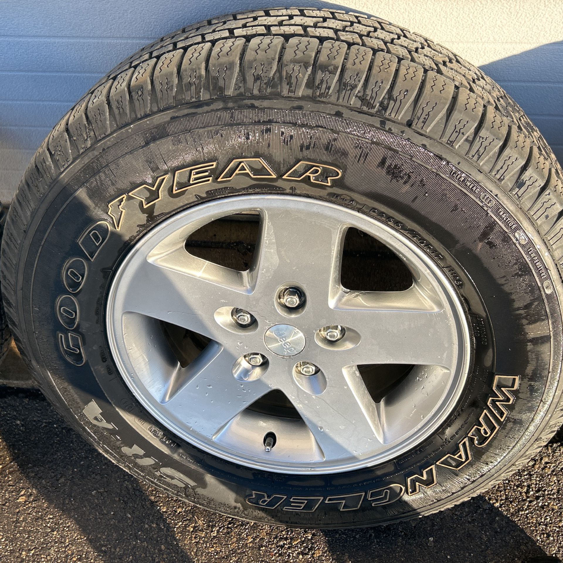 Goodyear Wrangler Tires 255/70/17  w/Jeep wheels