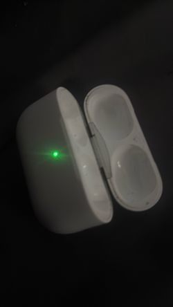 Apple AirPods Pro 2nd generation charging case