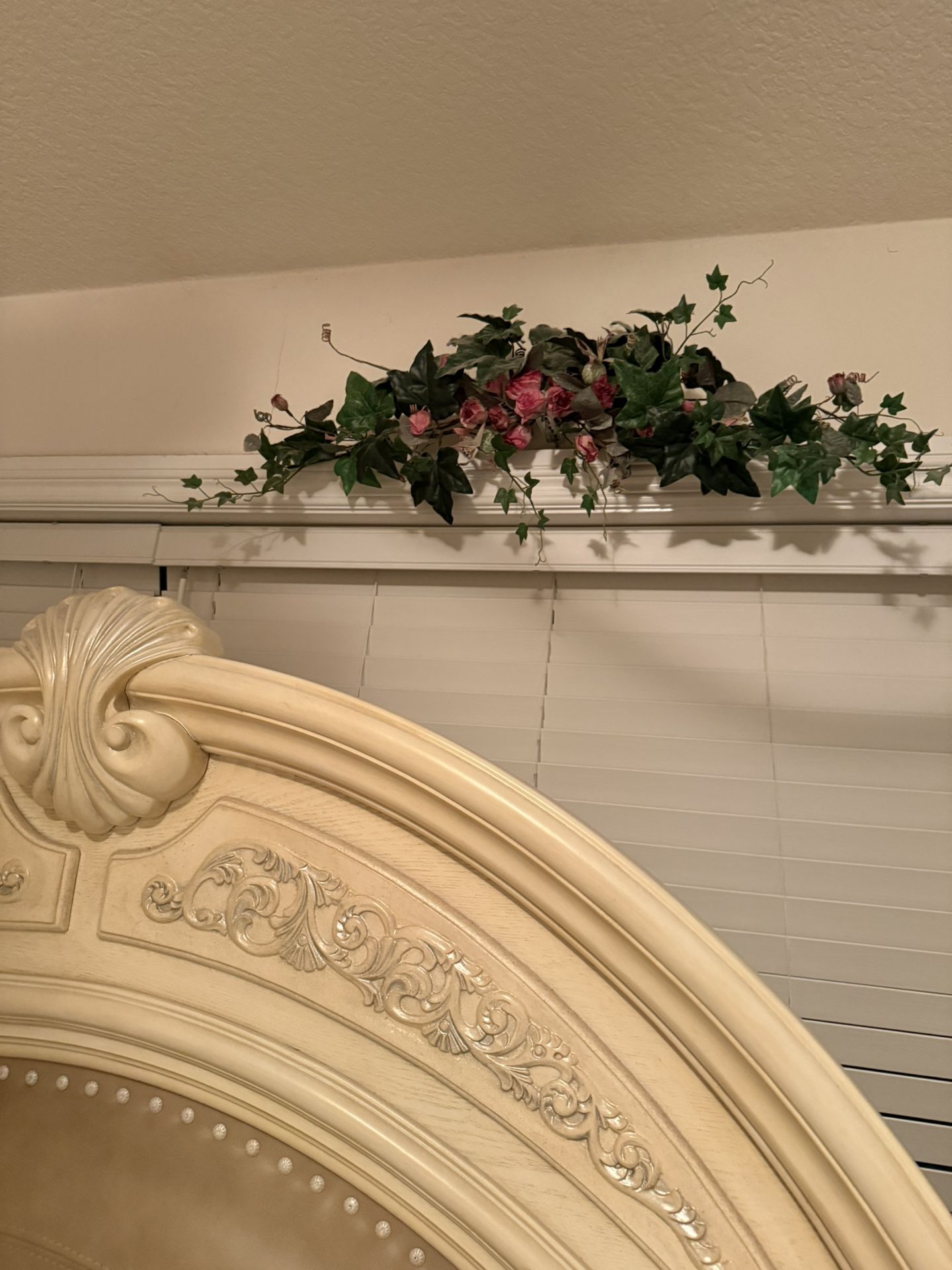 Beautiful Over The door /window Wicker Faux Flower Arch