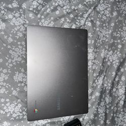 Samsung Chromebook 4 - Celeron 4020 / 1.1 GHz- Chrome OS -UHD Graphics 600 - 4 GB Ram - 64 GB eMMc -11.6” 1366 x 768 (HD) - WiFi 5- Titan 