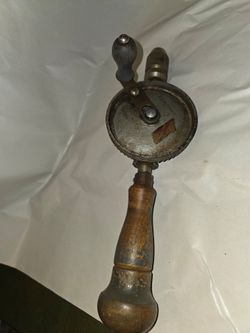 VINTAGE STANLEY HAND CRANK DRILL. HI 0220,  WORKS GREAT.  06031CS