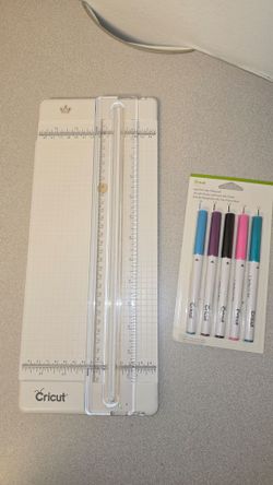 Cricut Paper Trimmer + Cricut Gel Pen Set Bundle