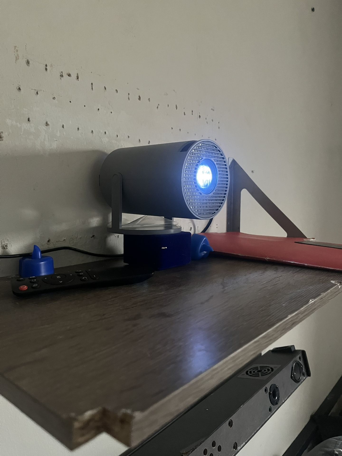 small room projector 